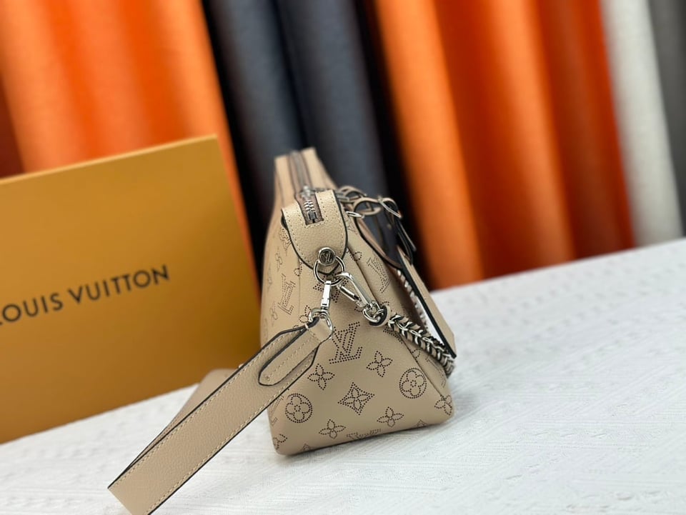 Louis Vuitton Hand It All Pm Galet 29Cm M24255 view 9