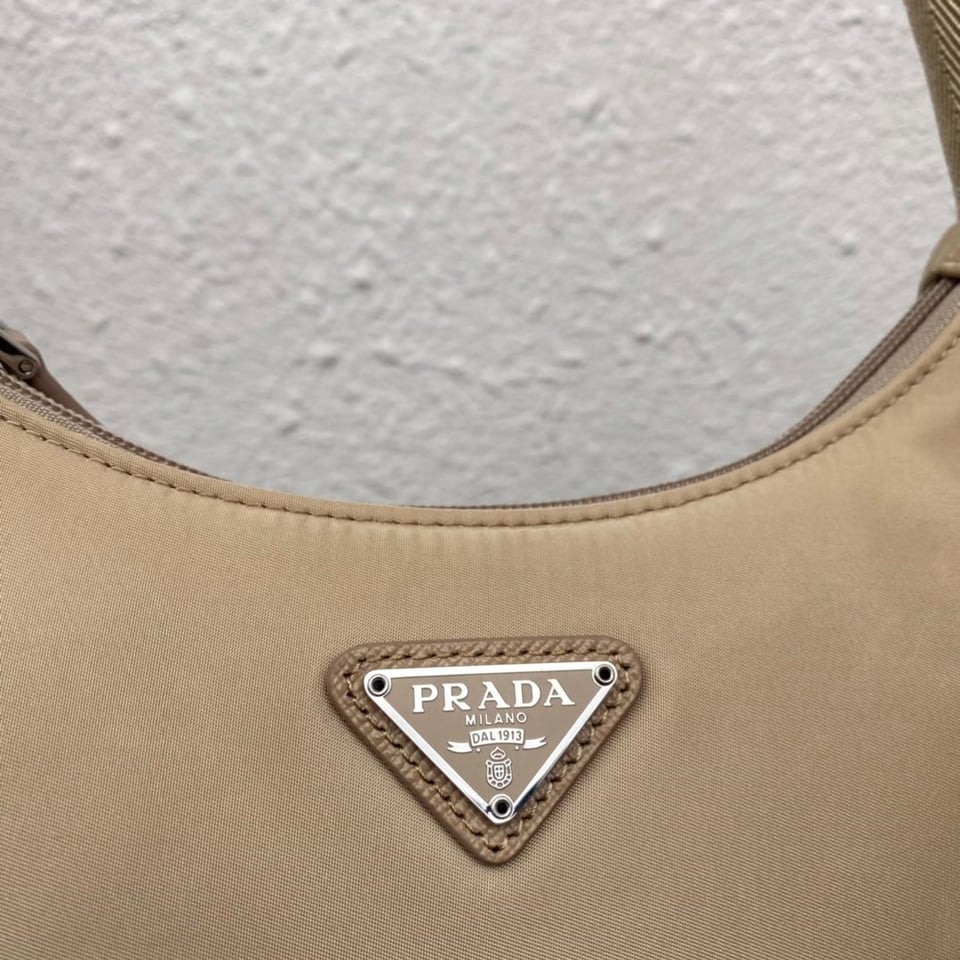 Prada Re-Nylon Re-Edition 2000 Mini-Bag Nude view 9
