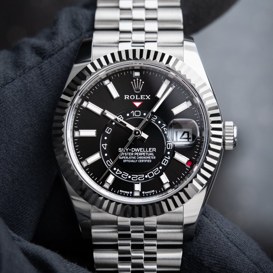 Rolex Sky-Dweller 42 mm Bright black Dial 336934 Jubilee view 8