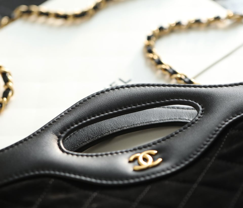 Chanel Crossbody Bag Black 20cm/ 7.9in view 5