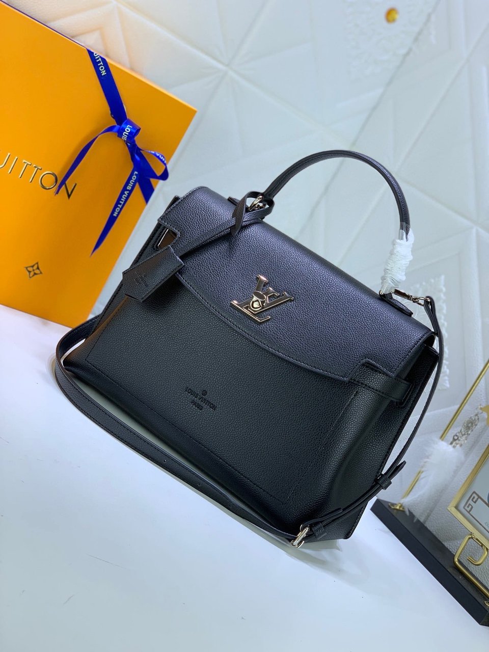 Louis Vuitton Lockme Ever Black 46Cm M51395 view 10