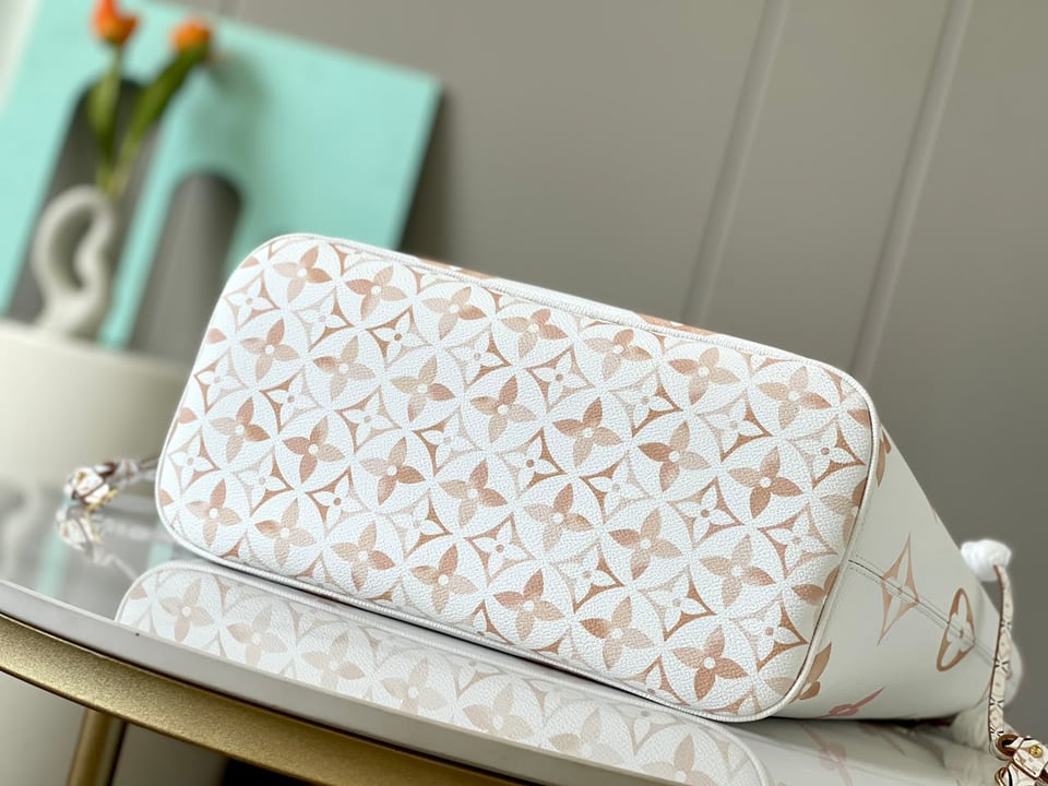 Louis Vuitton M22978 Neverfull MM Beige Monogram view 7