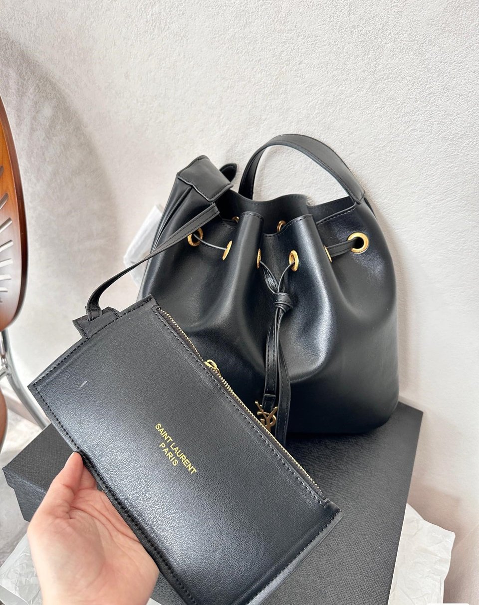 Saint Laurent Paris Vii Medium Flat Hobo Bag In Smooth Leather Black 28Cm view 7