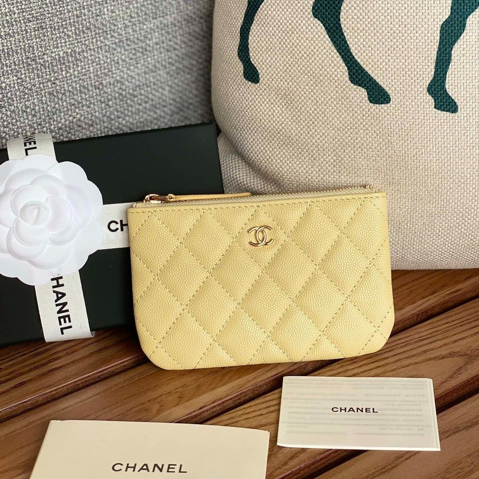 Chanel Zipped Wallet 15 Yellow Caviar Gold Hardware view 2