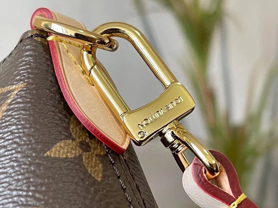 Louis Vuitton Bo Tie Mm 31Cm view 3