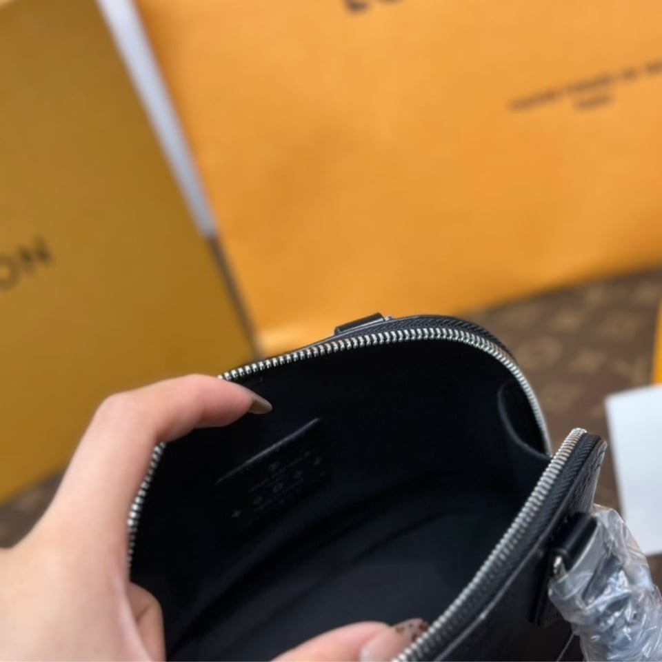 Louis Vuitton Nano Alma Bag Black 18Cm M81945 view 6