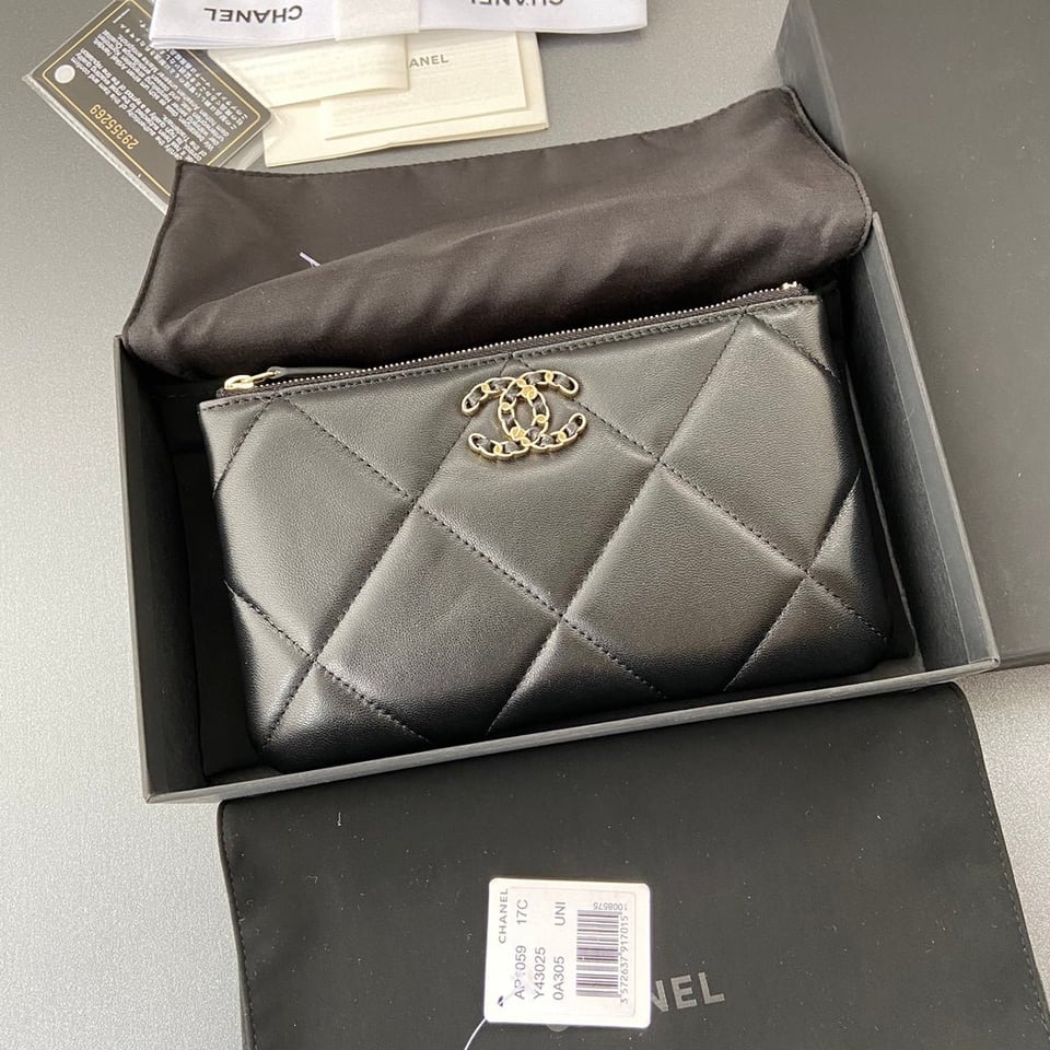 Chanel 19 Zipped Wallet 20Cm Black Calfskin Gold Hardware view 3