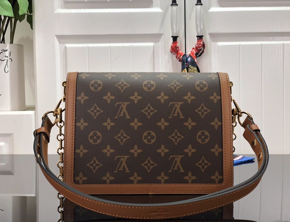 Louis Vuitton Dauphine Mm 25Cm view 4