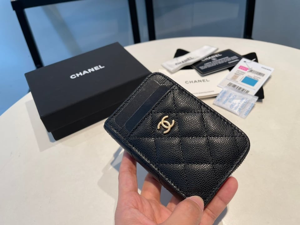 Chanel Zipped Coin Purse 11 Black Grained Calfskin view 4