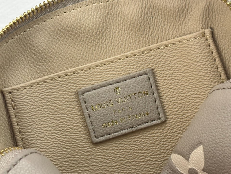 Louis Vuitton Cosmetic Pouch Pm Creme 17Cm M45951 view 3