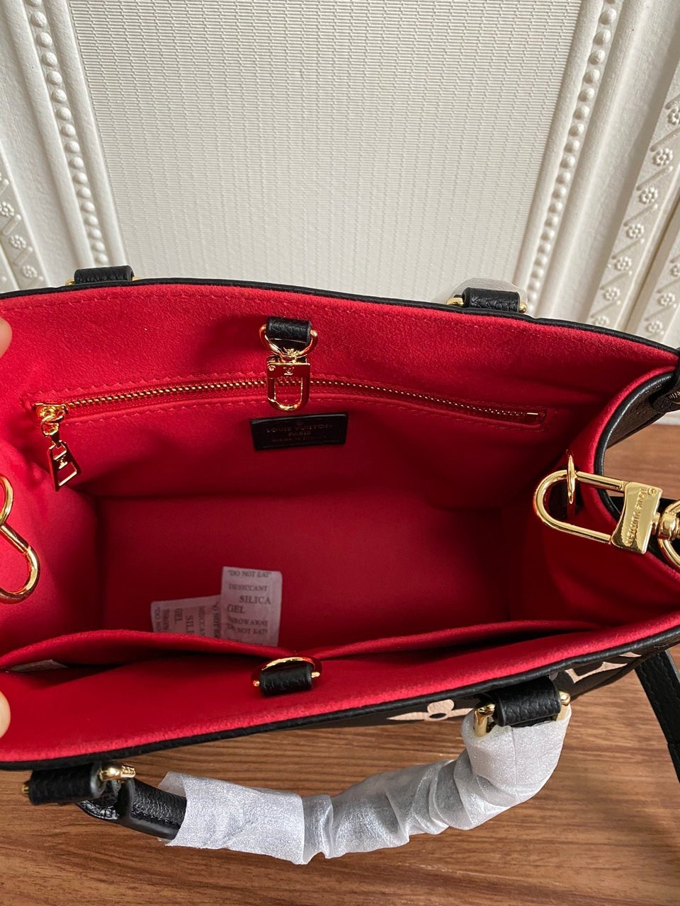 Louis Vuitton OnTheGo PM Bicolor Monogram Empreinte Leather M45659 Black 25cm view 9