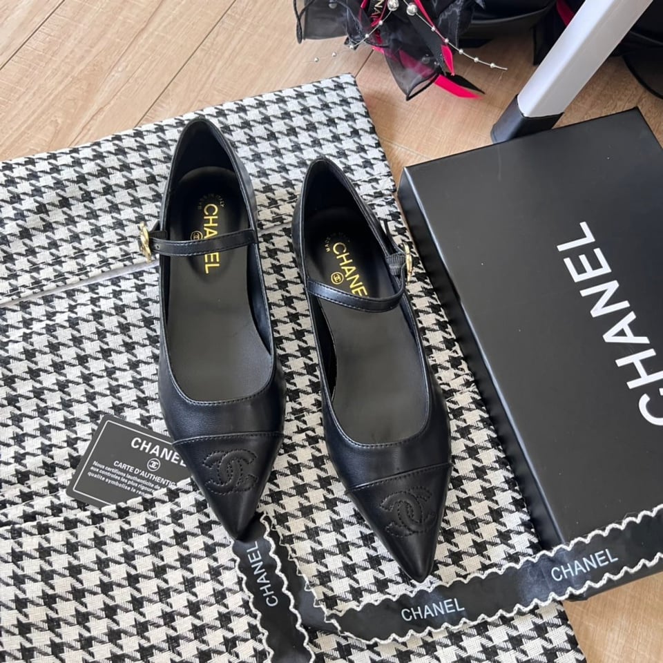 Chanel Pointed Toe Doll Shoes With Gold Flower In Black view 3