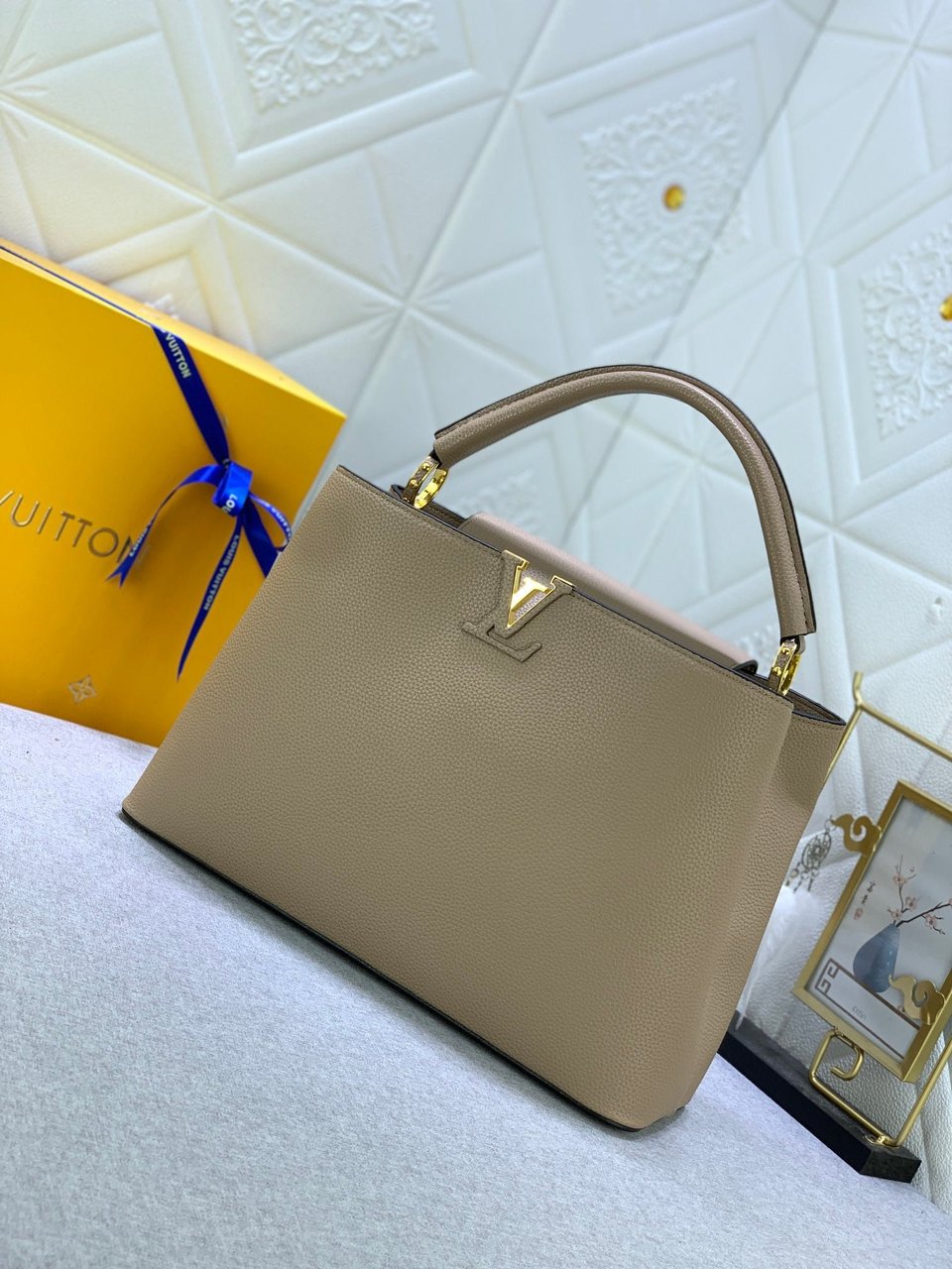 Louis Vuitton Capucines Mm Grey view 12
