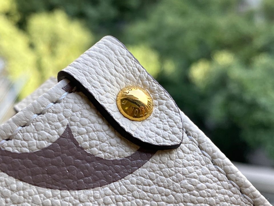 Louis Vuitton Empreinte Onthego Pm White 25Cm M45654 view 6