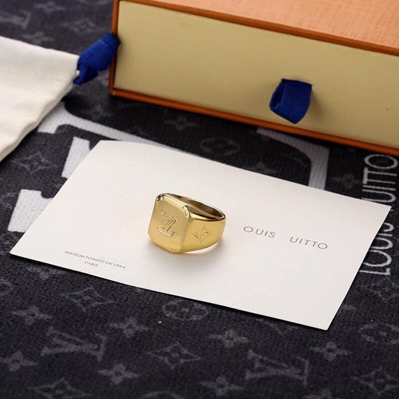 Louis Vuitton Gold Ring view 4
