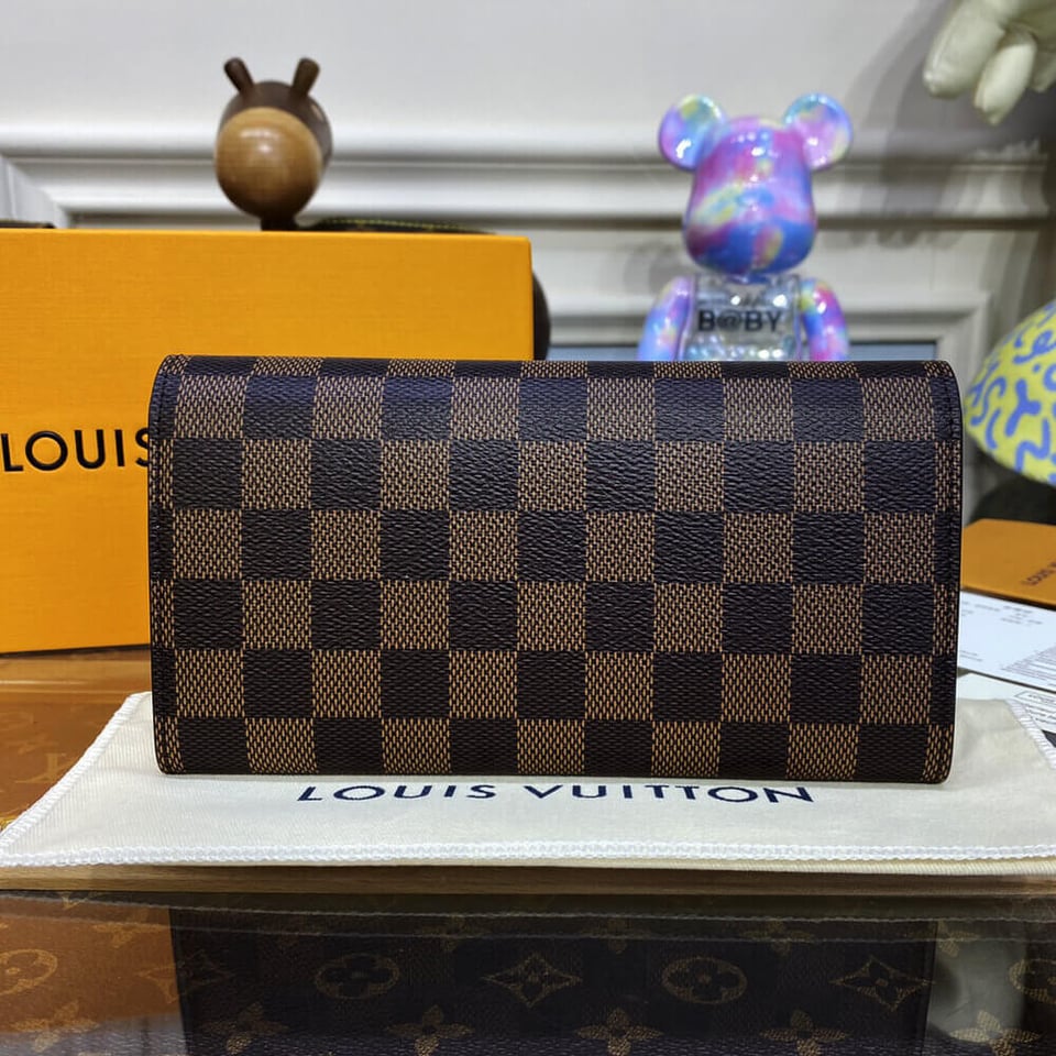 Louis Vuitton Christmas Animation 2022 Sarah Wallet Pink view 4