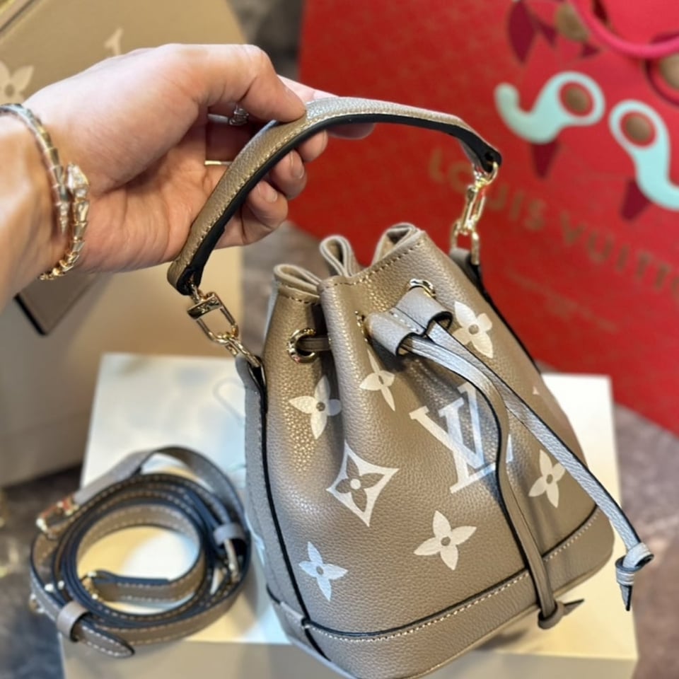 Louis Vuitton N Ono Mm Cream 25Cm M45555 view 3