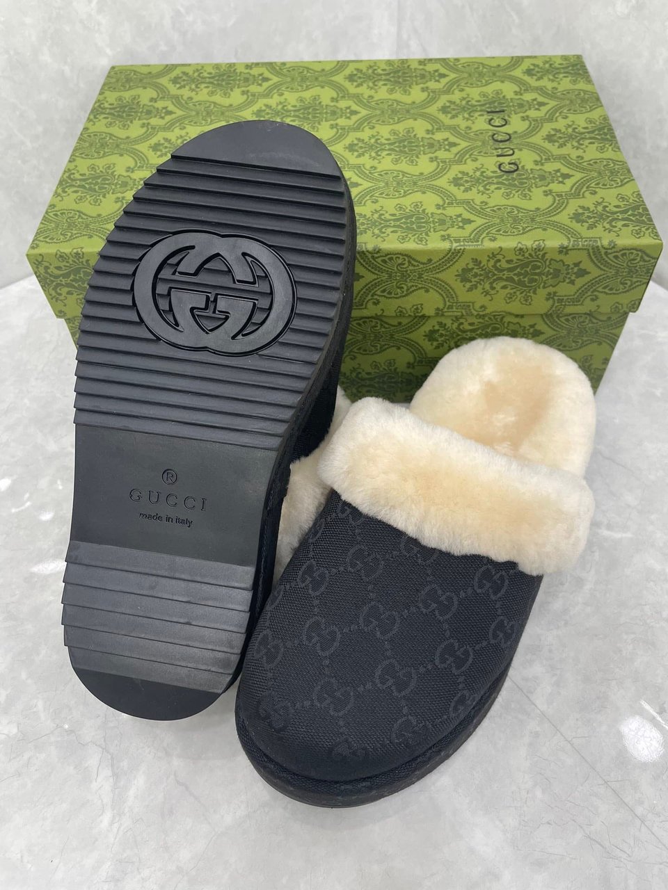 Gucci Slipper Mit Gg Horsebit Monogram In Black view 9