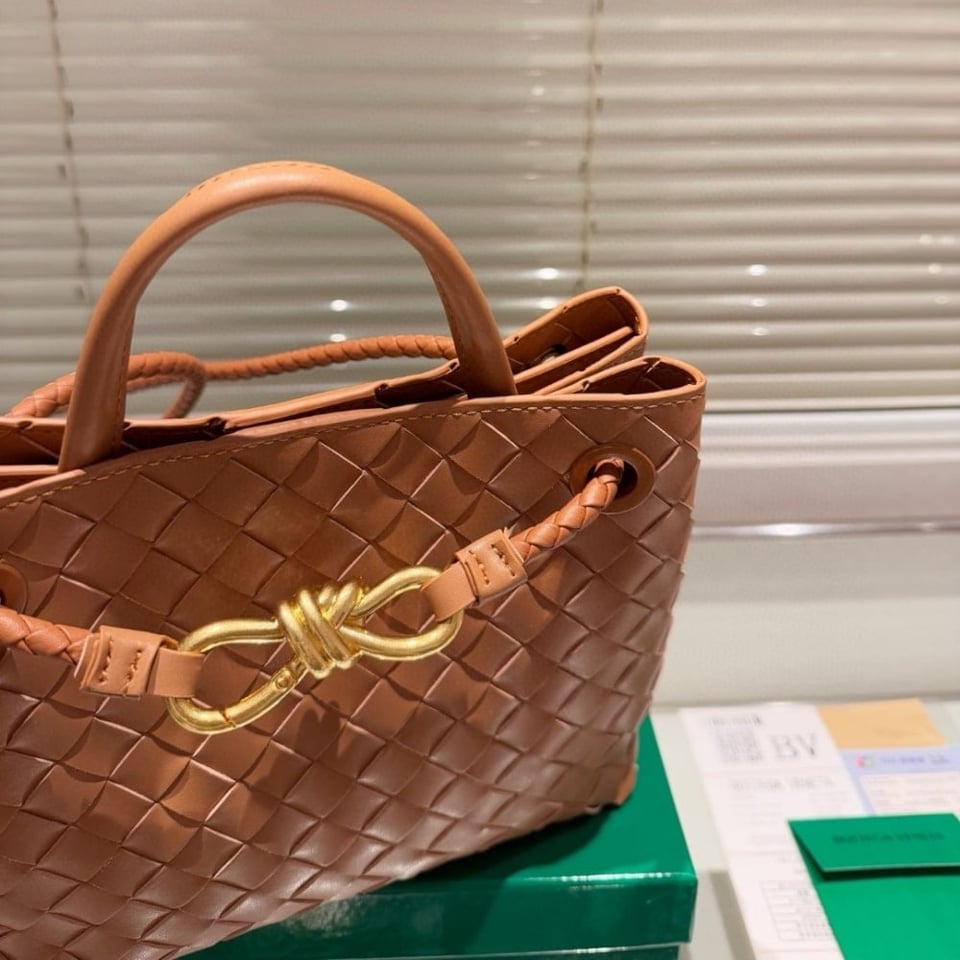 Bottega Veneta Small Andiamo Bag In Cognac 25Cm view 7