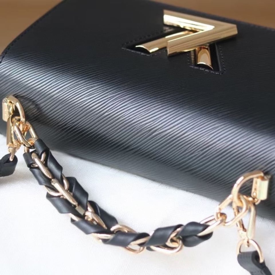 Louis Vuitton Twist Mm Cowhide Leather Handbag Black 23Cm view 7
