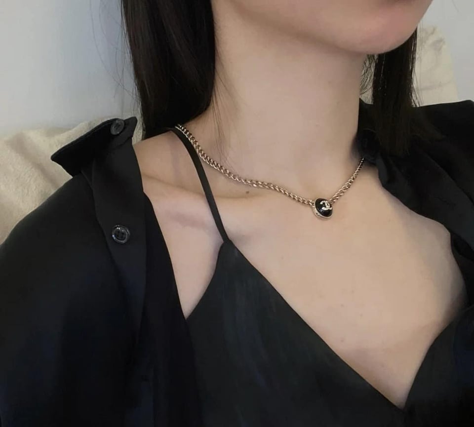 Chanel Logo Cc Necklace In Gold Metal Black Resin view 2