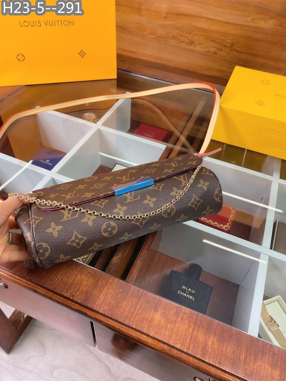 Louis Vuitton Favorite Mm Chain Shoulder Bag 24Cm view 8