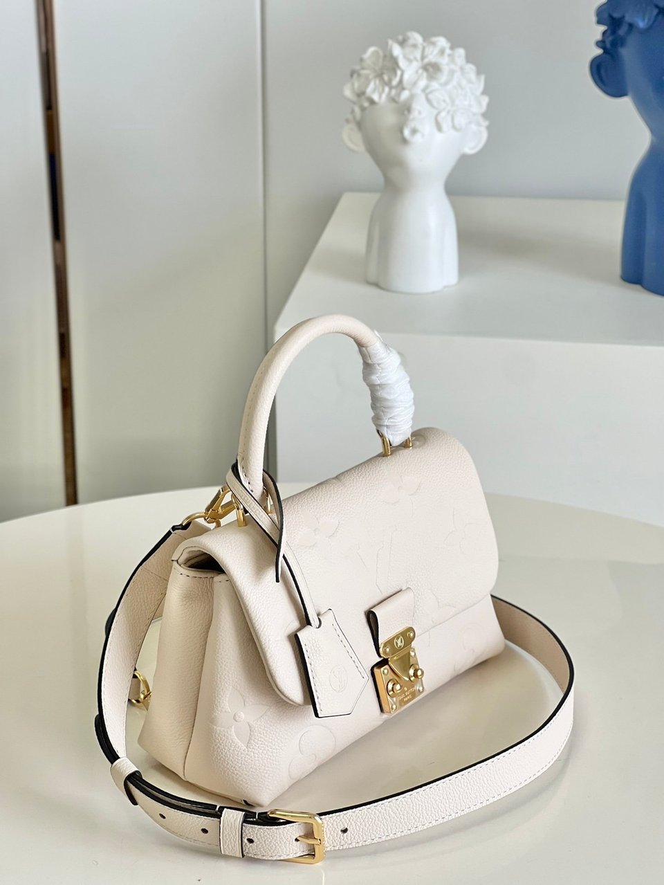 Louis Vuitton Madeleine Bb Cream Beige 24Cm M46008 view 8