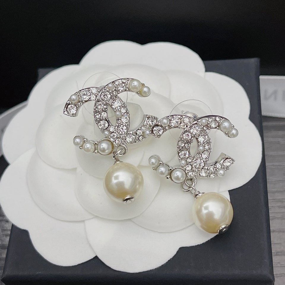 Chanel Silver Tone Metal Cc Pin Brooch Encrusted With Faux Pearls view 7