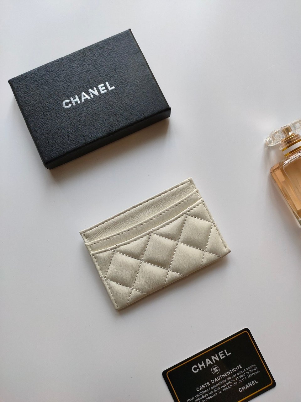 Chanel Card Holder 11.2 White Calfskin Gold Icon view 6