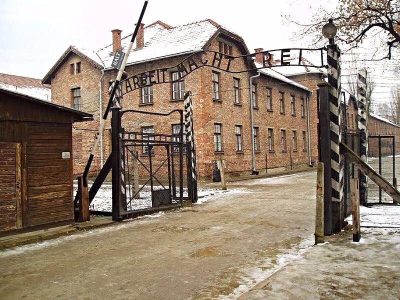 AUSCHWİTZ toplama kampı
