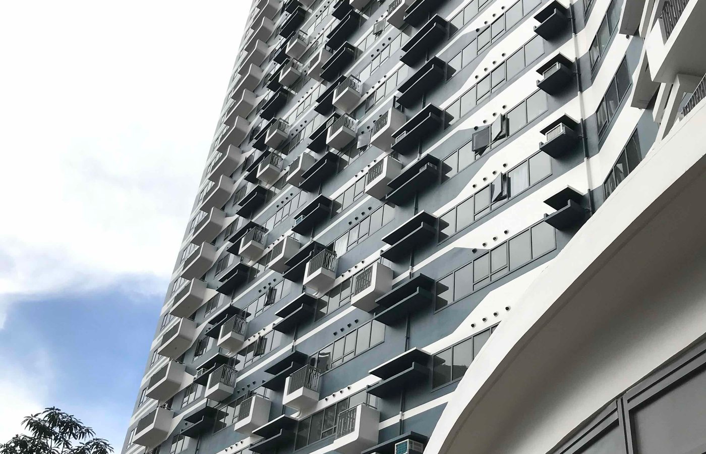 Prime 1-Bedroom For Sale at The Rise Makati – 29 sqm with Balcony |. Shang Properties