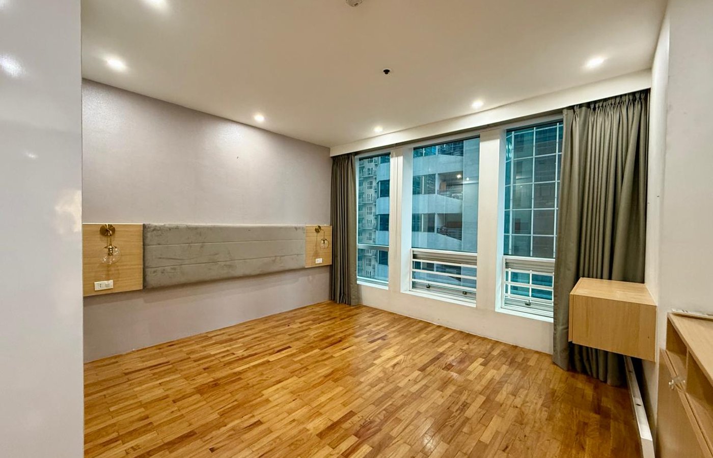 Photo 8 of 10 — 2BR condo for sale, Easton Place Condominium, Makati