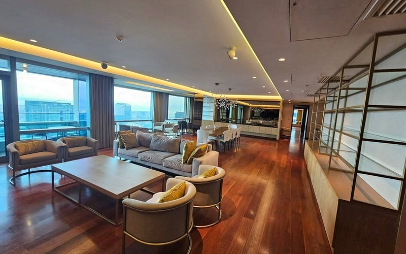Live on top of the world in one of the biggest and most luxurious units in BGC