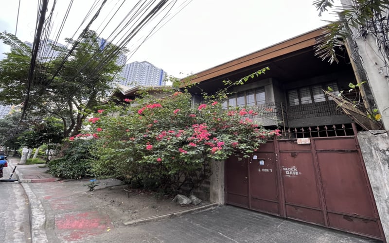 1,629 sqm Property with 4 Houses for Sale near G. Araneta Ave., Quezon City