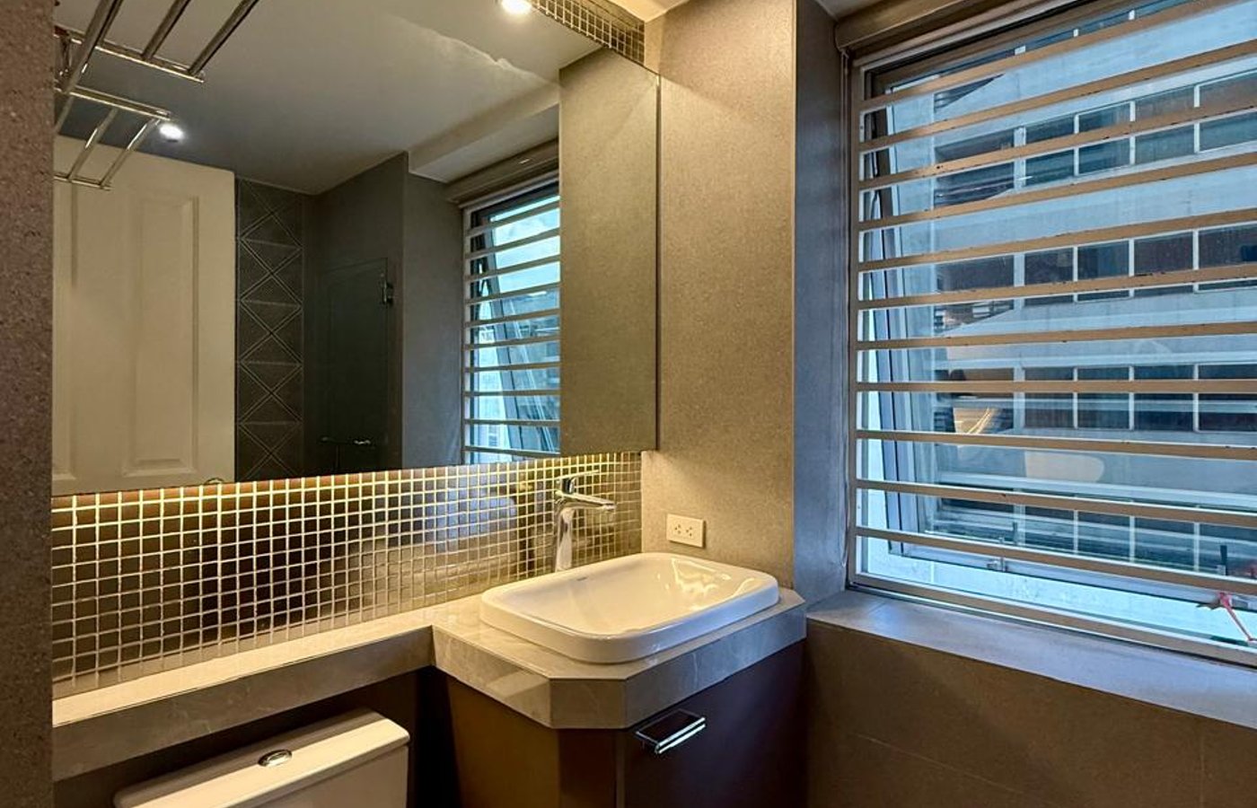 Photo 9 of 10 — 2BR condo for sale, Easton Place Condominium, Makati