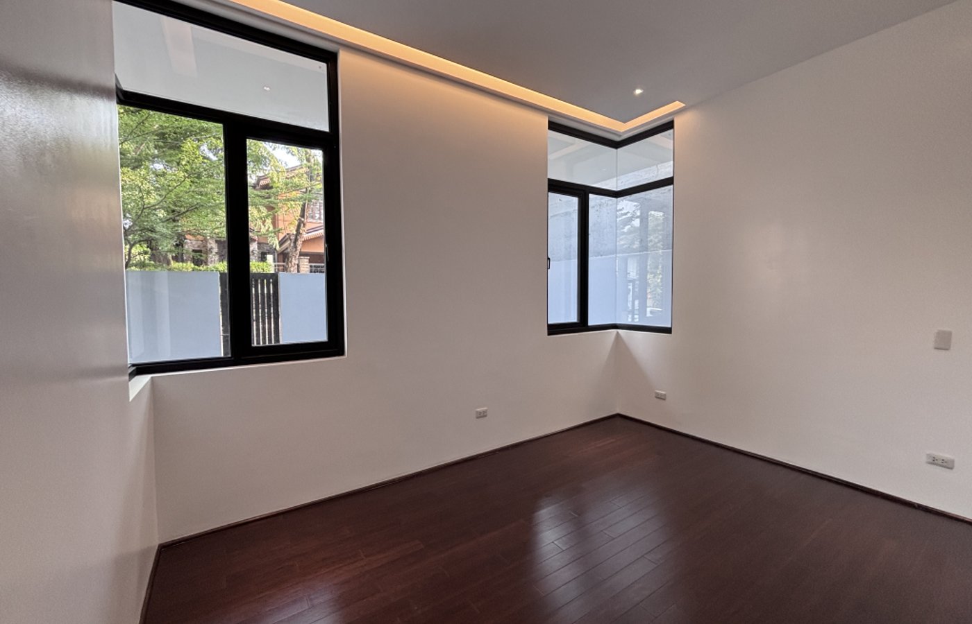 Photo 3 of 8 — 7BR house for sale, White Plains, Quezon City