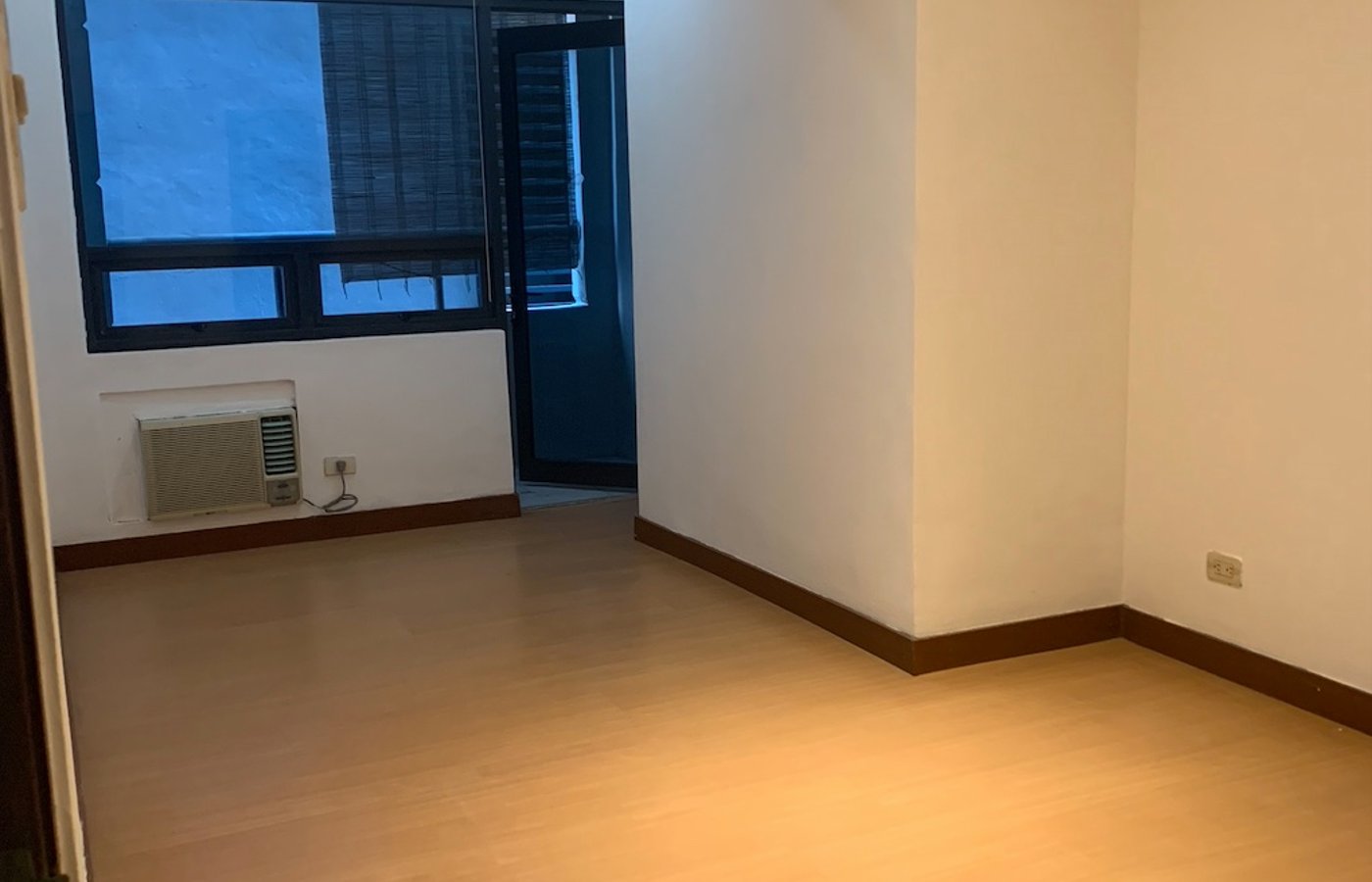 Photo 1 of 10 — 1BR condo for sale, Malayan Plaza, Pasig