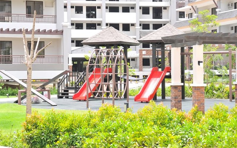 2BR Condo with Parking in Riverfront Residences Pasig | DMCI Homes | Murray Building