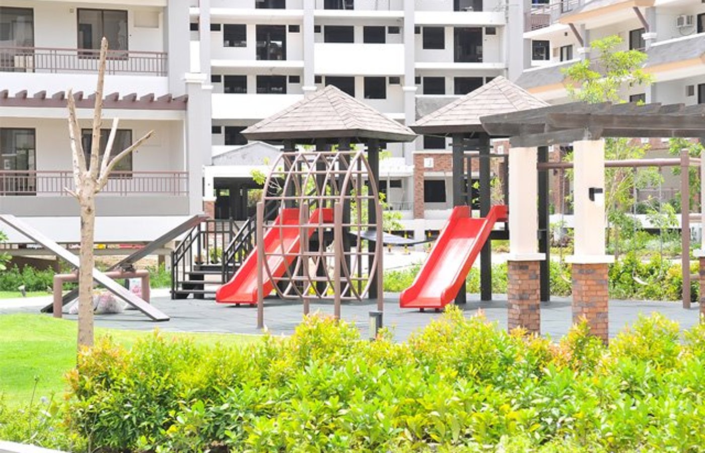 2BR Condo with Parking in Riverfront Residences Pasig | DMCI Homes | Murray Building
