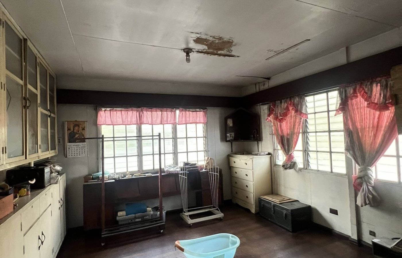 Photo 1 of 10 — 4BR house for sale, White Plains, Quezon City