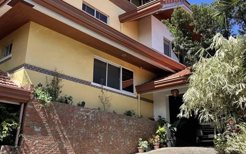 6BR House & Lot with Pool on 1,092 sqm Lot in White Plains, Quezon City