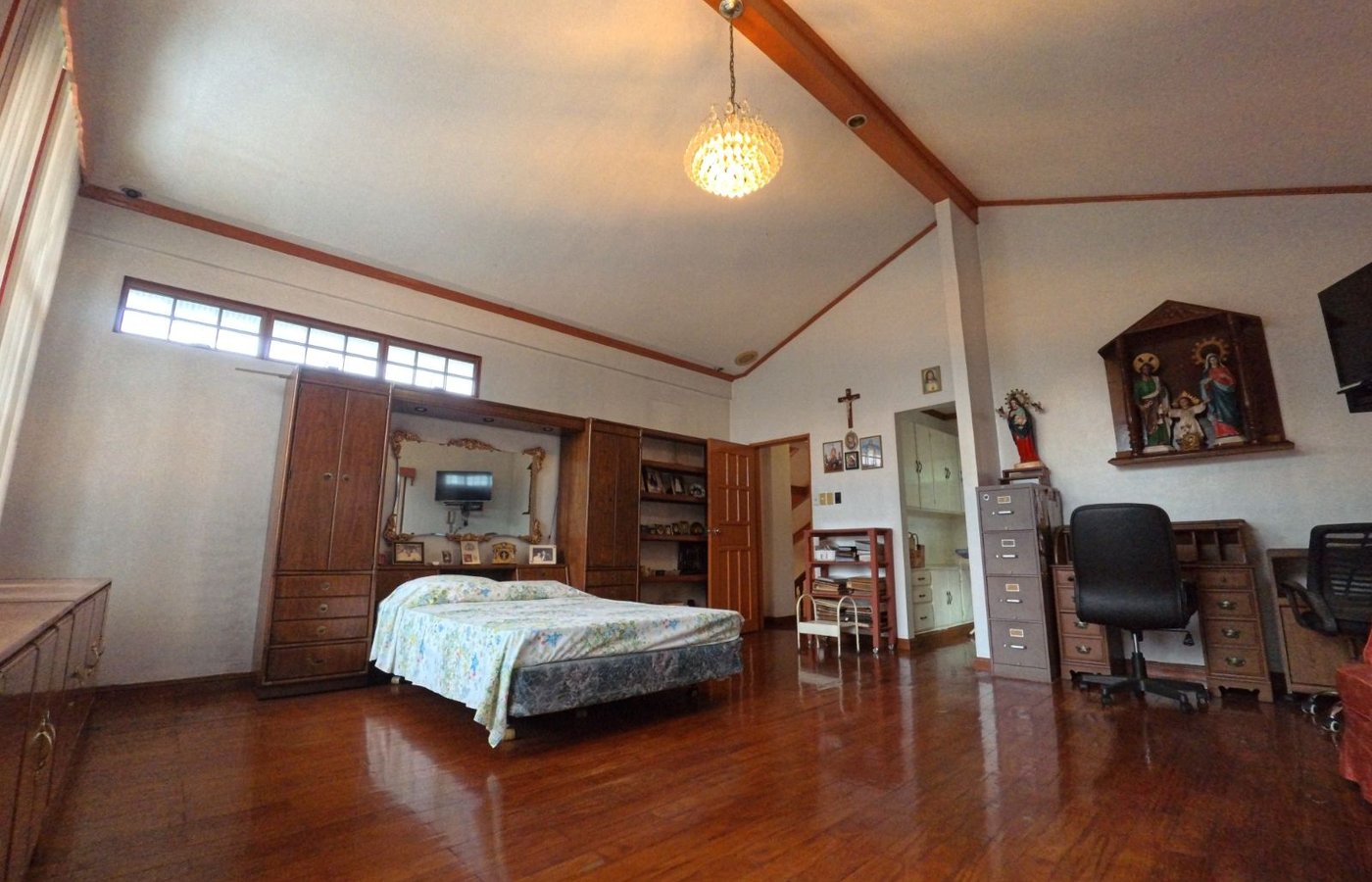 Photo 8 of 10 — 5BR house for sale, Loyola Grand Villas, Quezon City