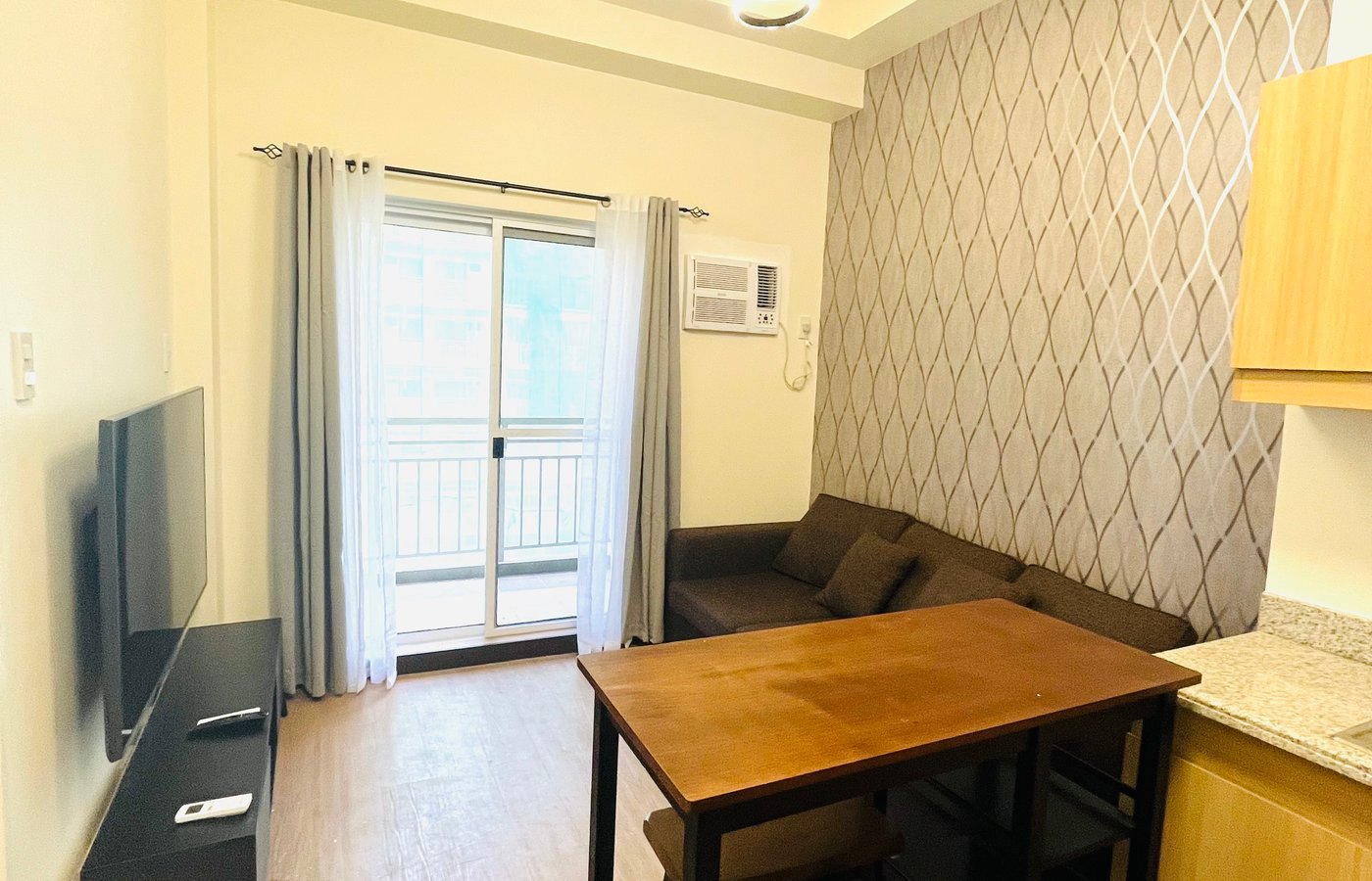 Spacious 1 Bedroom Penthouse Unit Brixton Place Weston Tower DMCI Homes Kapitolyo Pasig City