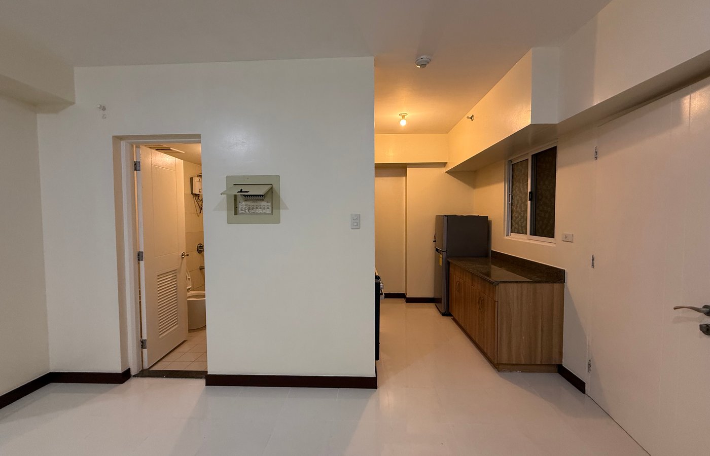Photo 2 of 10 — 2BR condo for sale or rent, Torre De Manila, Manila