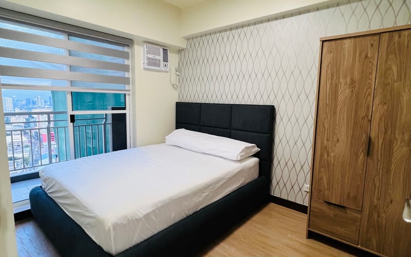 Atirum 2 Bedroom Corner End Unit with Skylight Brixton Place Kapitolyo Pasig DMCI Homes