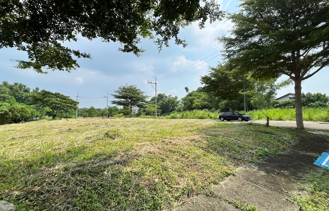 Photo 3 of 10 — Residential lot for sale, Racha Mansions, South Forbes, Silang
