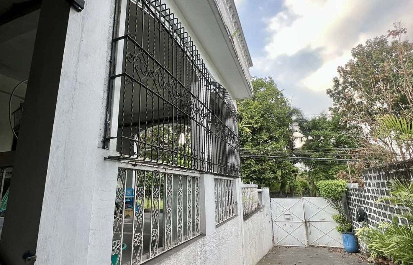 Photo 3 of 10 — 4BR house for sale, White Plains, Quezon City