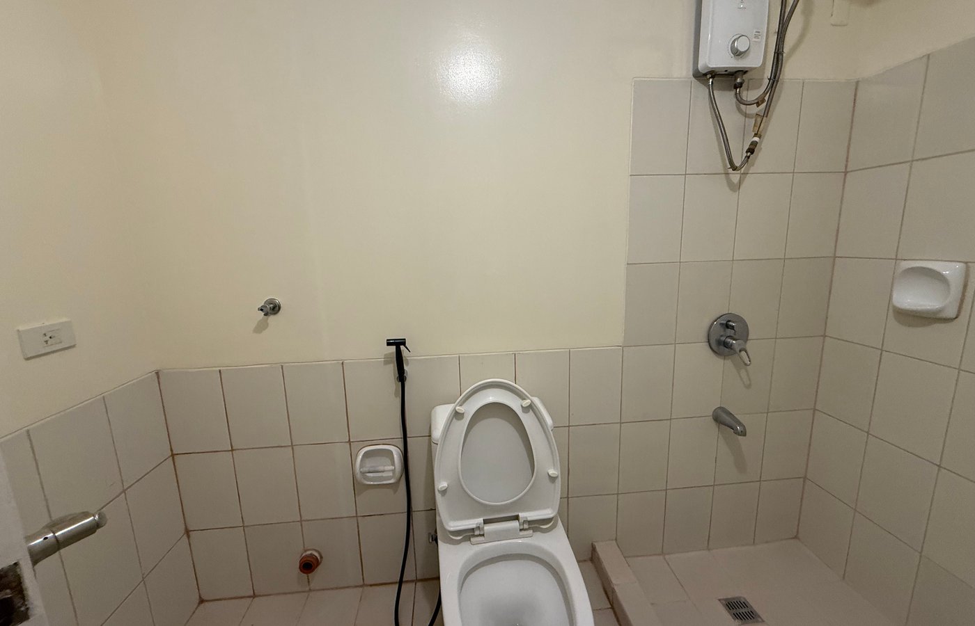 Photo 6 of 10 — 2BR condo for sale or rent, Torre De Manila, Manila