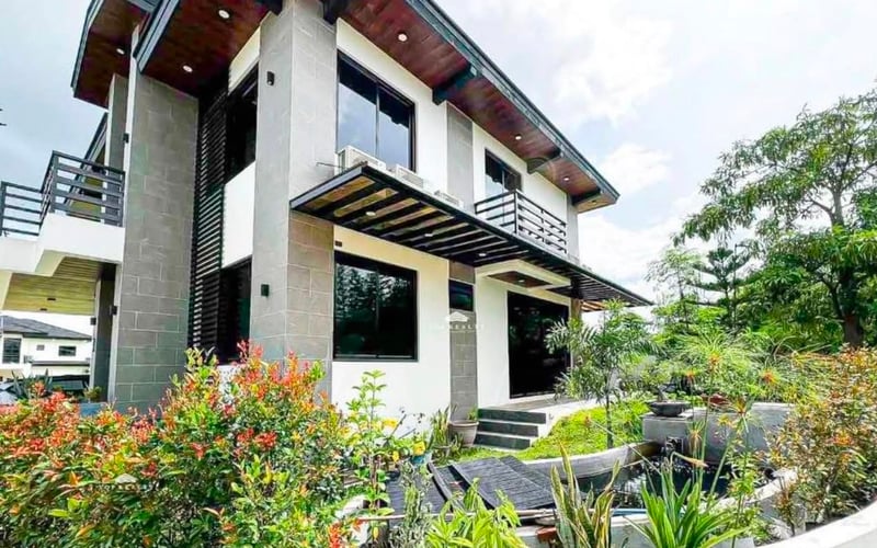 6BR House for Sale in Laguna