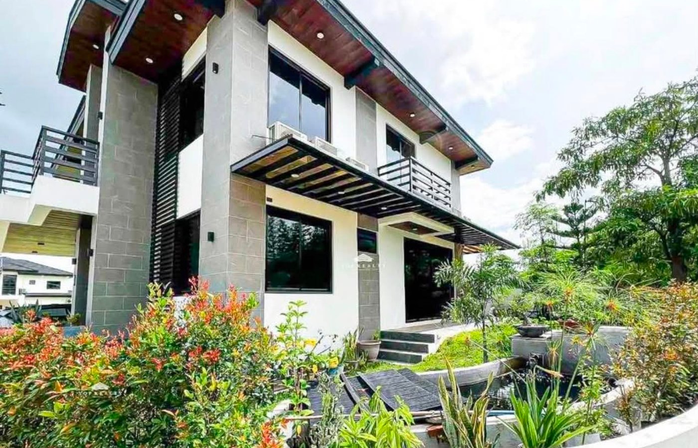 6BR House for Sale in Laguna